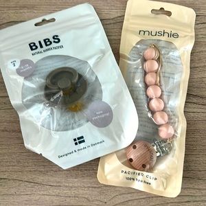 Mushie set pacifier + pacifier clip